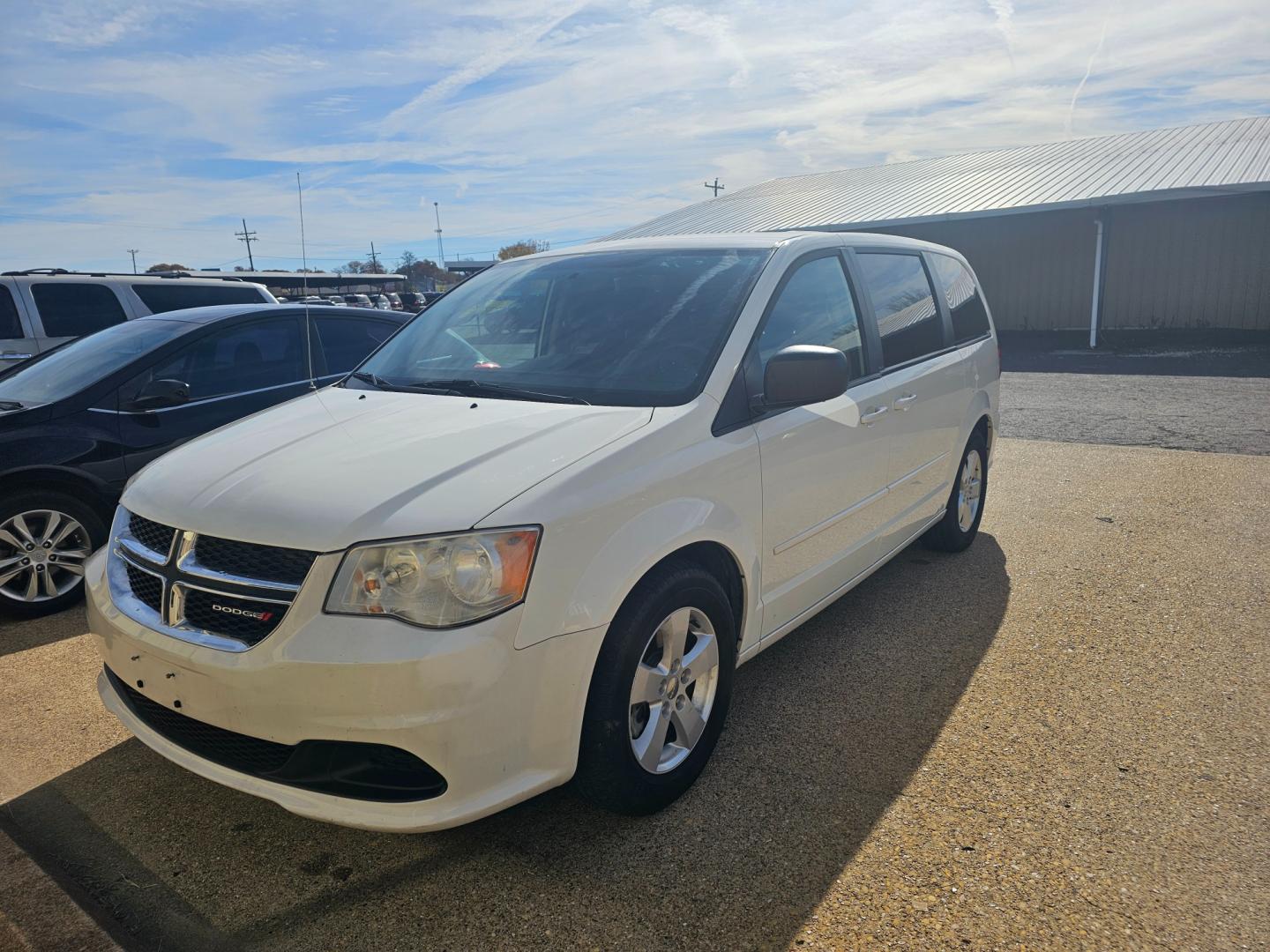 2013 WHITE Dodge Grand Caravan SE (2C4RDGBG0DR) with an 3.6L V6 DOHC 24V engine, 6-Speed Automatic transmission, located at 533 S Seven Points BLVD, Seven Points, TX, 75143, (430) 255-4030, 32.313999, -96.209351 - Photo#0